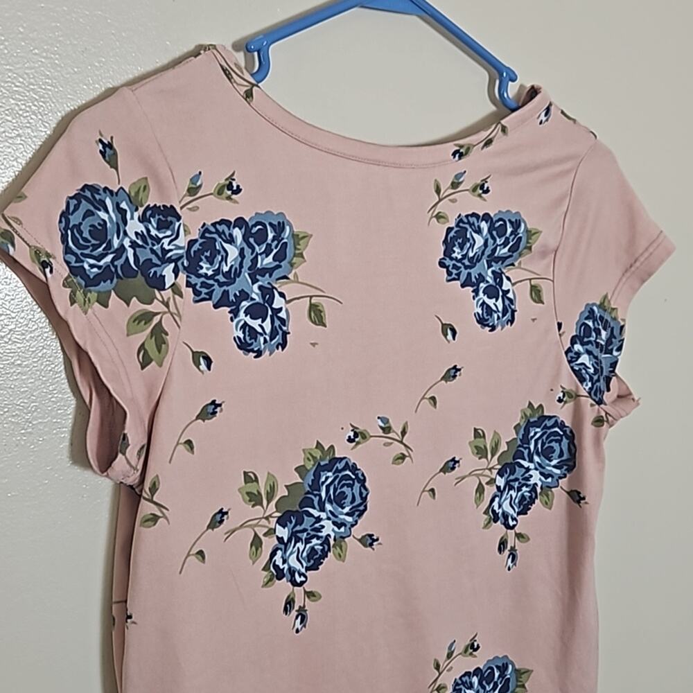 Poof Pink Floral Short Sleeve Cutout Neck Top Sz Medium - Picture 8 of 9